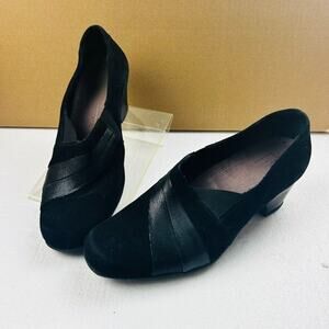 Clarks Everyday Women's Size 9.5 W Black Suede Leather Comfort Heels 66400